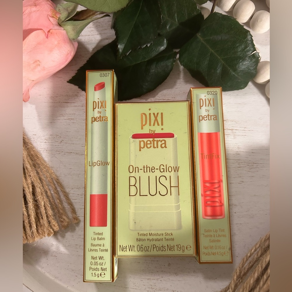🍑 ✨ Pixi by Petra “Juicy Glow” Set – Brand New! ✨